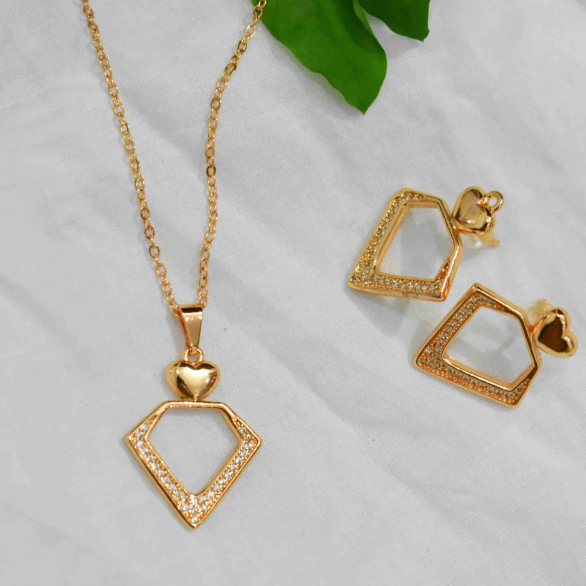 Gold Plated Heart & Diamond Pendant Set – Elegant Jewelry for Girls/Women